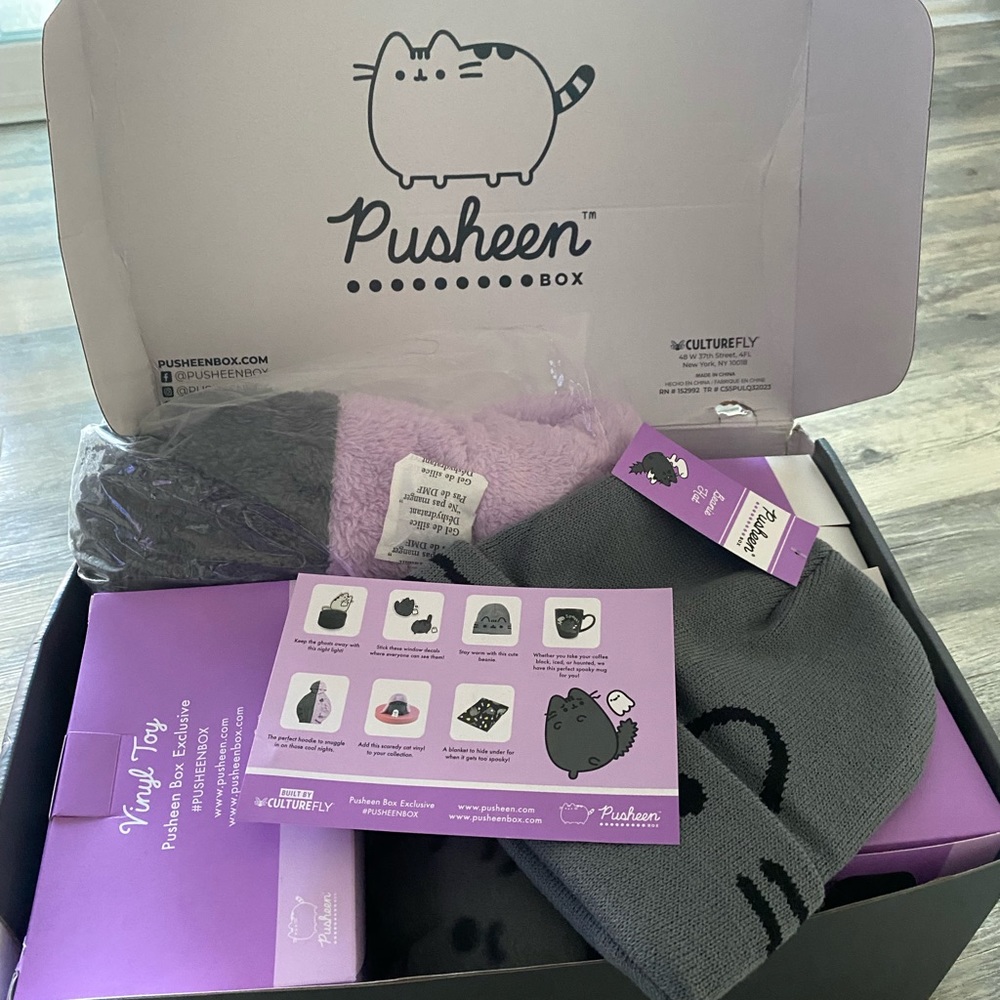 Pusheen box brand new . Halloween 2023 collection Never used